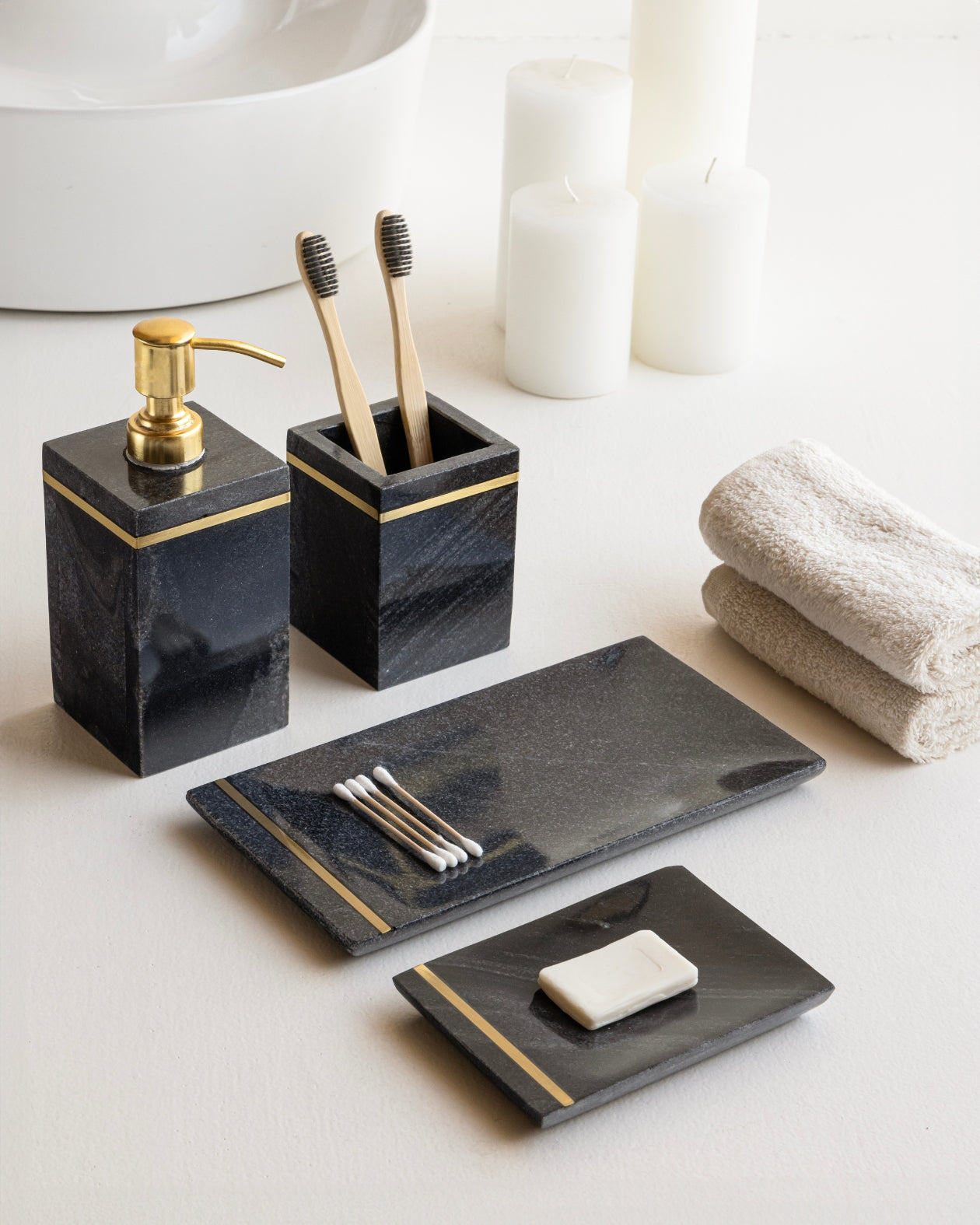 How to Choose Bathroom Accessories That Complement Your Bathroom Tiles