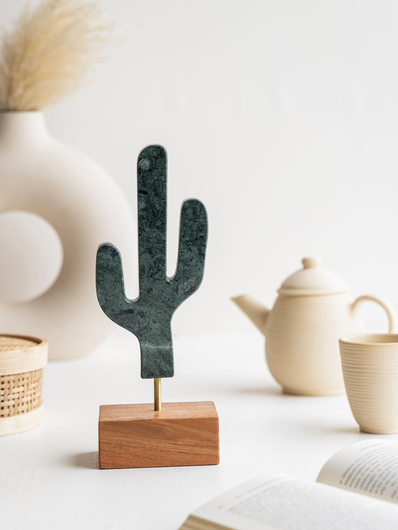 Must-Have Table Decor Items for a Cozy and Stylish Home